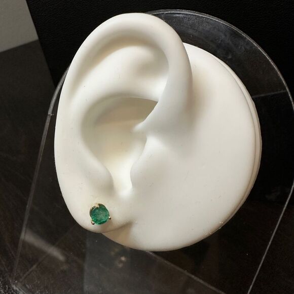 NWT 1.14ctw Emerald stud earrings in 14k yellow gold!! - Picture 4 of 9